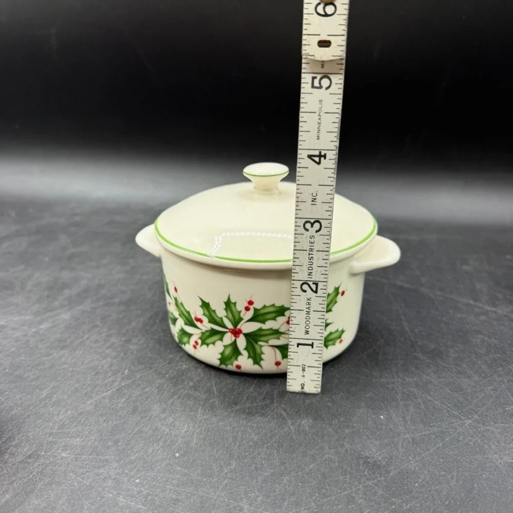 Lenox Holiday Mini Casserole Set of 2 Christmas Holly Berry Cream Ceramic Baker